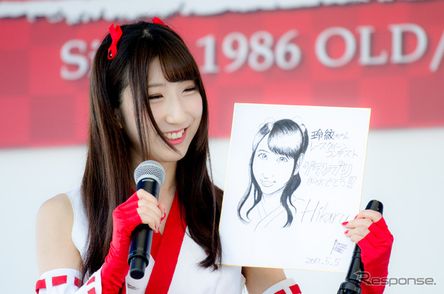 『いにしゃるR レースクイーン・コンテスト』で優勝した遠藤香さん(2017年5月5日)