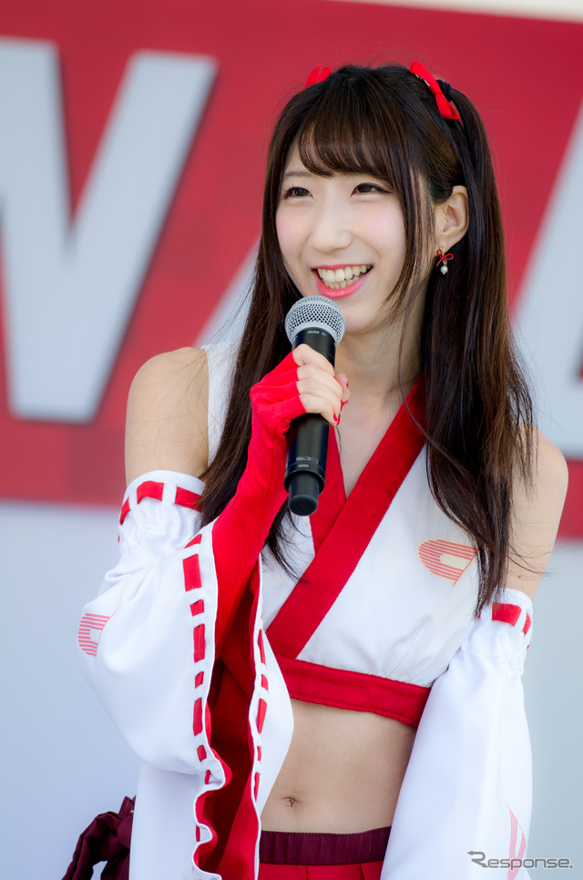 『いにしゃるR レースクイーン・コンテスト』で優勝した遠藤香さん(2017年5月5日)