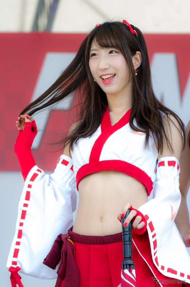 『いにしゃるR レースクイーン・コンテスト』で優勝した遠藤香さん(2017年5月5日)