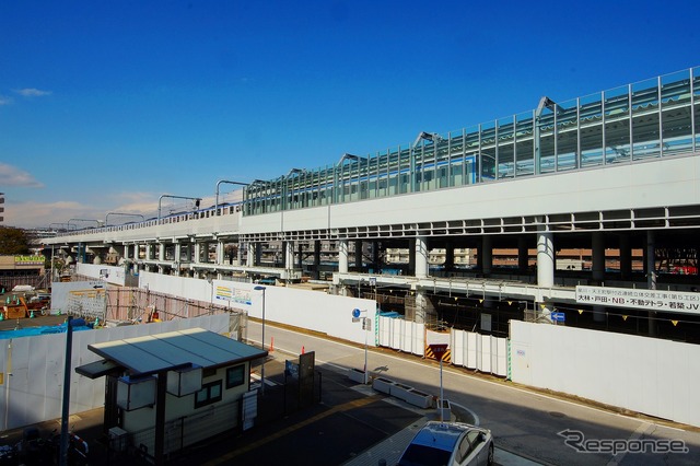 「星天」こと星川・天王町両駅付近の高架化工事も引き続き進められる。写真は星川駅。