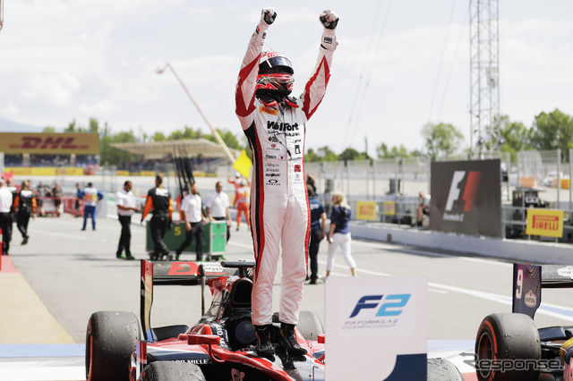 松下信治がFIA-F2で今季初優勝。