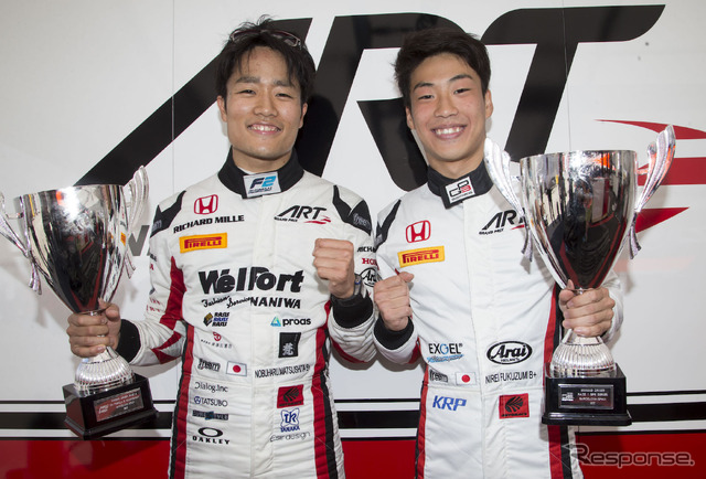 F2で優勝した松下信治(左)と、前日にGP3で優勝した福住仁嶺。