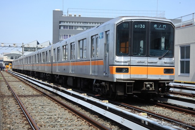 引退した01系の第30編成。写真奥の先頭車（01-630）が東大に譲渡された。