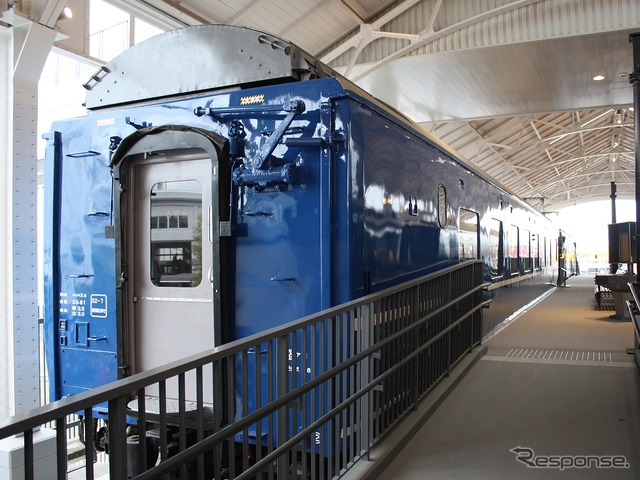 京都鉄道博物館で展示されているオロネ24 4。車内は通常公開されていない。