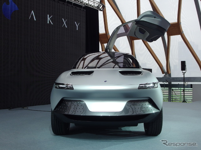 GLMと旭化成が共同開発した次世代クロスオーバーEVのコンセプト、AKXY(アクシー)
