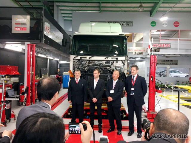 販売開始に先立ち、新製品発表会が行われた
