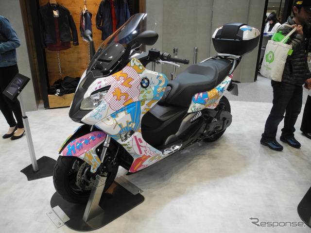 昭和女子大学の学生がラッピングデザインしたバイク（モーターサイクルショー2017）
