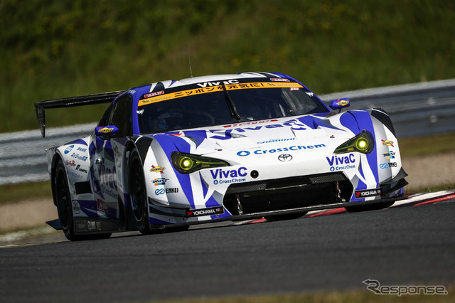 GT300クラスのポールは#25 VivaC 86 MC。