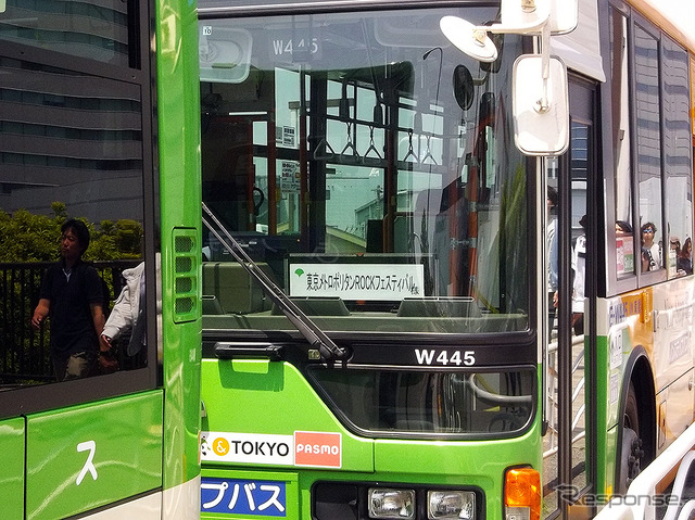 METROCK 2017 東京会場の若洲公園と新木場駅を結ぶアクセスバスたち