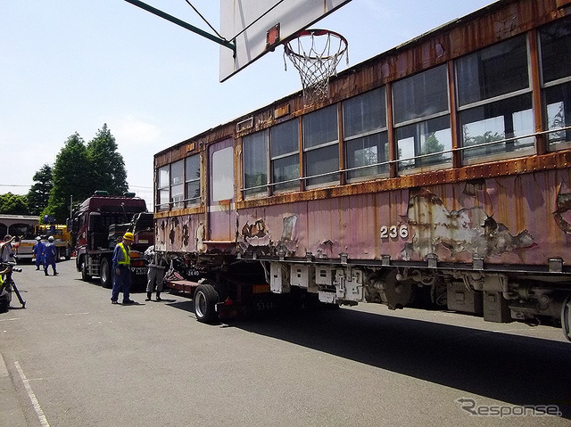 川口市のデハ230形236がトレーラーに載せられ、里帰り準備完了（5月22日午前中）