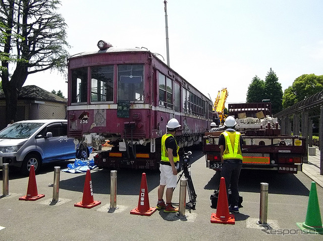 川口市のデハ230形236がトレーラーに載せられ、里帰り準備完了（5月22日午前中）