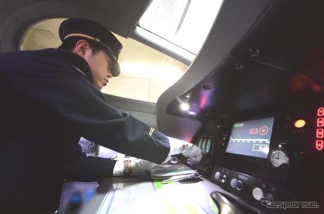 JR東海発足30周年を記念して行なわれる「ドクターイエロー」運転台での運転士仕事体験。