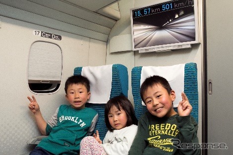 今夏のリニア体験乗車会は30席増えて150席になる。写真は過去の体験乗車会の様子。