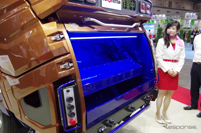 モリタエコノスの新型プレス式塵芥収集車「プレスマスター E-SVN」(2017NEW環境展)