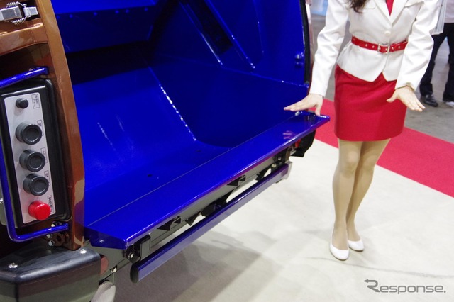 モリタエコノスの新型プレス式塵芥収集車「プレスマスター E-SVN」(2017NEW環境展)