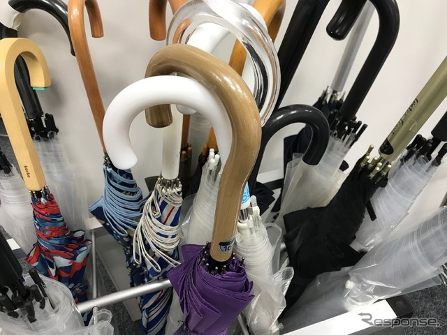 傘、傘、傘……。