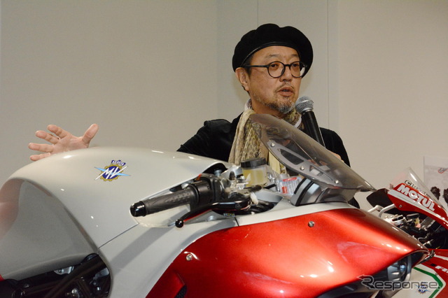 スタイリングの意図を説明する原田チーフデザイナー