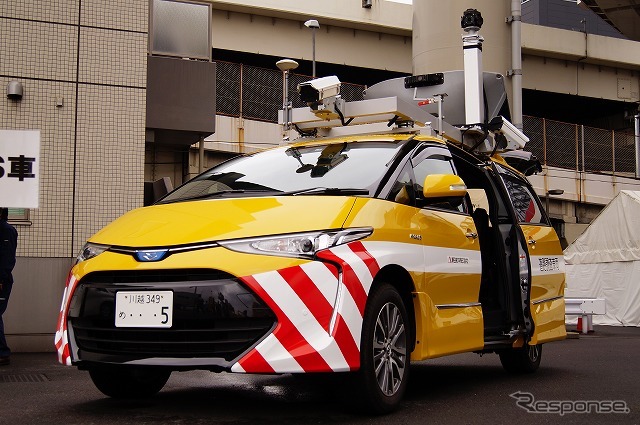 インフラドクターのMMS(移動計測車両による測量システム)を展示。