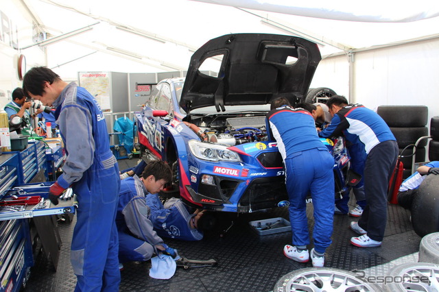【ニュル24時間2017】スバルのメカニックは販売店の星! レース支え3連覇目指す
