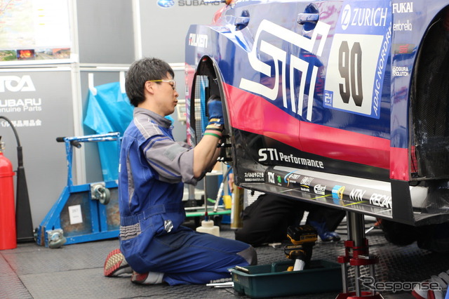 【ニュル24時間2017】スバルのメカニックは販売店の星! レース支え3連覇目指す