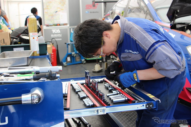 【ニュル24時間2017】スバルのメカニックは販売店の星! レース支え3連覇目指す