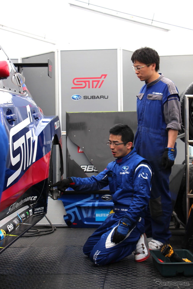 【ニュル24時間2017】スバルのメカニックは販売店の星! レース支え3連覇目指す