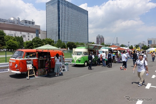 Type2ケータリングバスビレッジ。屋台村でも車種でくくれるのはこのクルマくらいなのではないだろうか。フォルクスワーゲンにふれる、乗れる、好きになる。特別な2日間!「Volkswagen Day 2017」開催