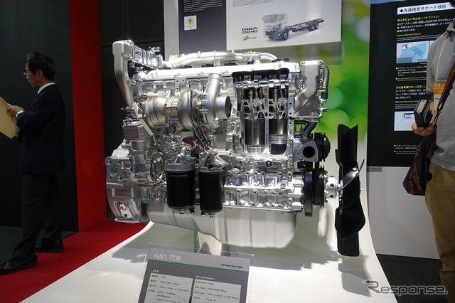 いすゞギガCNG用エンジン(人とくるまのテクノロジー展2017横浜)
