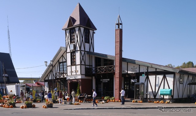 瀟洒な欧風駅舎が印象的な函館本線ニセコ駅。