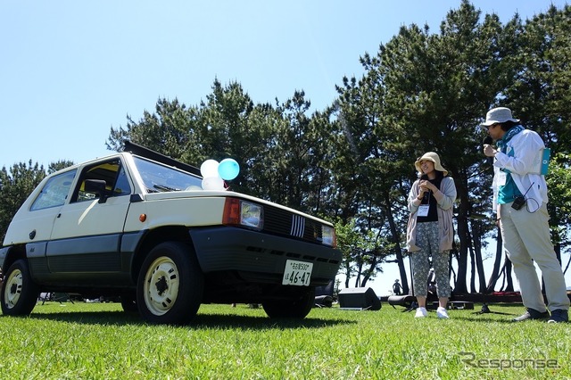 たまたま手に入れたクルマがパンダ45の4×4だったそうだが、45特有のパーツなど買ってから事の重大さに気づいたと話すこちらのオーナーもパーフェクトエントリー。いいメカニックとの出会いも含めて、クルマの縁が人の縁である。内装はマリメッコ柄であしらわれていた。今回で10回目!フィアットパンダオーナーズミーティング「パンダリーノ2017」開催
