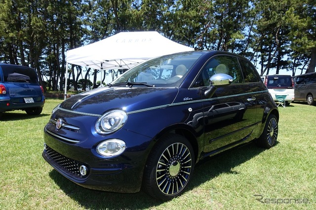 CARBOXのブースには在庫で販売可能な500RIVAの新車の最後の一台が会場に展示されていた。日本円で10万円程するウッドのステアリングもついた、105馬力のツインエア車だ。「まだ入っては来るものの、すでにオーナーが決まっているクルマばかり。最近ではかなり人気の一台です。」とのこと。今回で10回目!フィアットパンダオーナーズミーティング「パンダリーノ2017」開催
