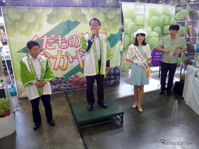 初競りに先立って岡山県の宮地副知事があいさつ