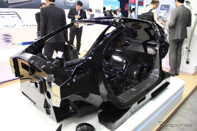 VW XL1のカーボンモノコック。