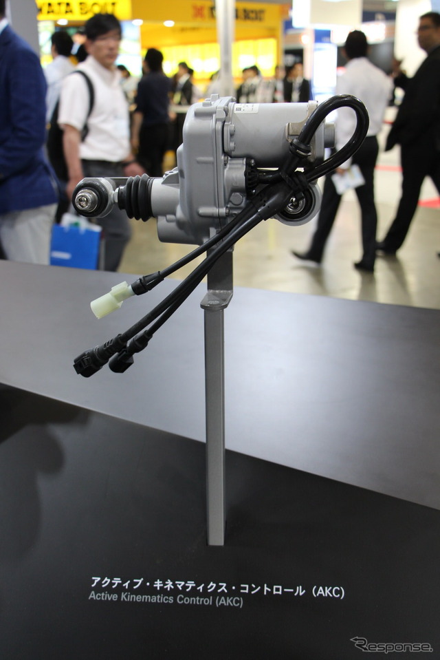 ZF アクティブ・キネマティクス・コントロール(AKC)