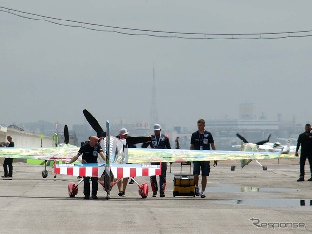 室屋選手の囲み取材が行われた6月1日には、早くも練習飛行のために飛び立つ機体も多かった