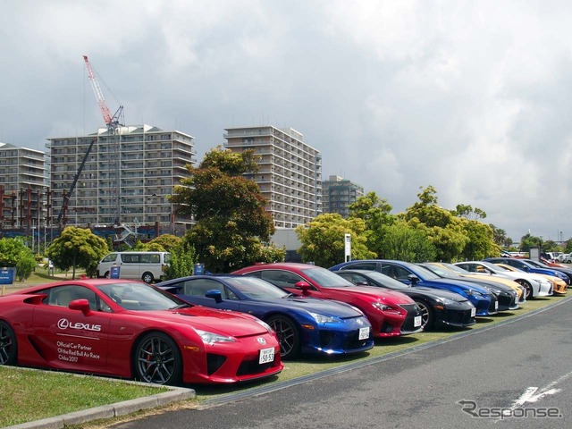 浦安市総合公園の駐車場にはスポンサーとなったレクサスの車両が勢揃い