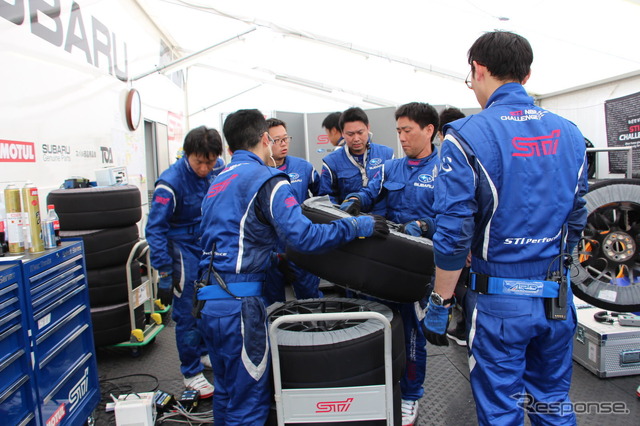 【ニュル24時間】レース中にも進化見せた! スバル ディーラーメカニックの活躍