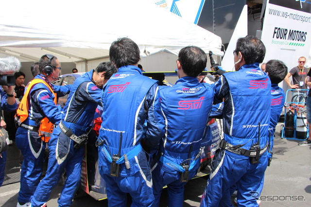 【ニュル24時間】レース中にも進化見せた! スバル ディーラーメカニックの活躍