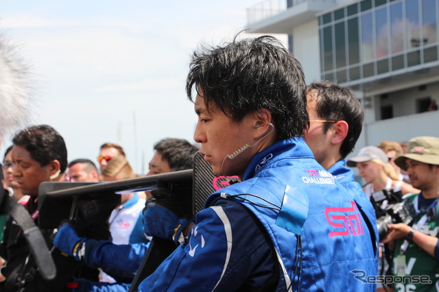【ニュル24時間】レース中にも進化見せた! スバル ディーラーメカニックの活躍