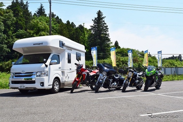 キャンピングカーとレンタルバイクで6輪ツアーを楽しむ