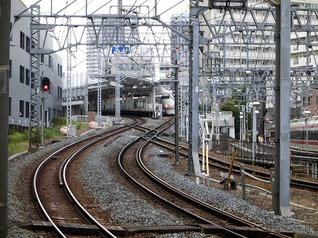 とうきょうスカイツリー駅（左奥）と留置線（右）。このあたりを高架化する連立事業が認可された。