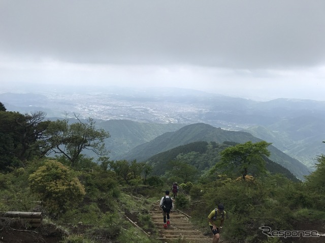 塔ノ岳にいたる大倉尾根。ひたすらバカのように上るのでバカ尾根とも呼ばれている