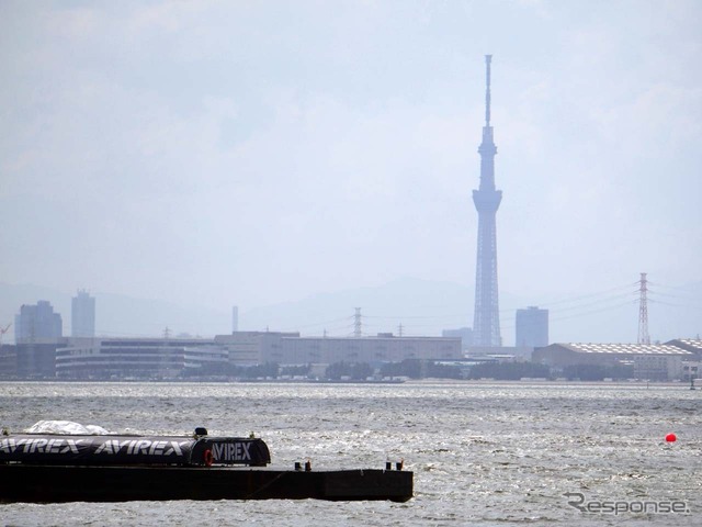 時折白波が立つほど風が強く吹き、パイロンを立たせることもできない状態だった
