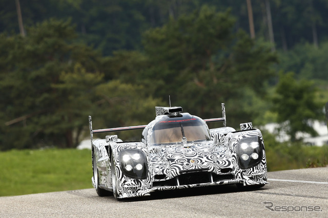 ロールアウト時のポルシェ919ハイブリッド(2013年)。
