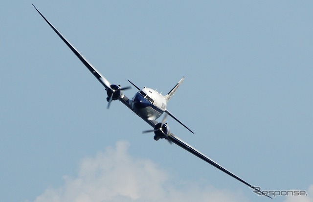 ダグラス「DC-3」(6月3日、レッドブル・エアレース千葉)