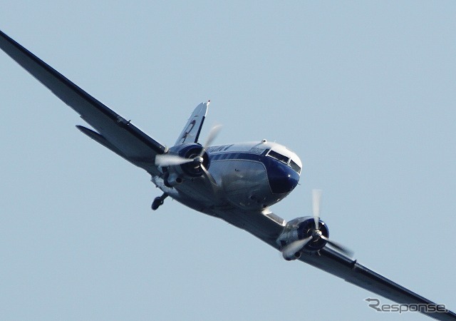 ダグラス「DC-3」(6月3日、レッドブル・エアレース千葉)