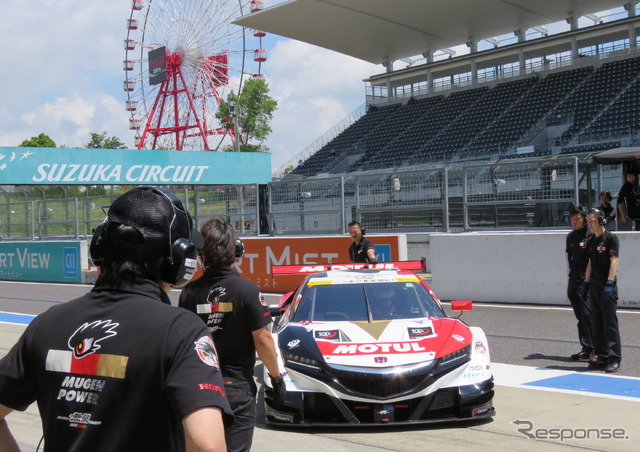 バトンが乗る#16 NSX-GT。