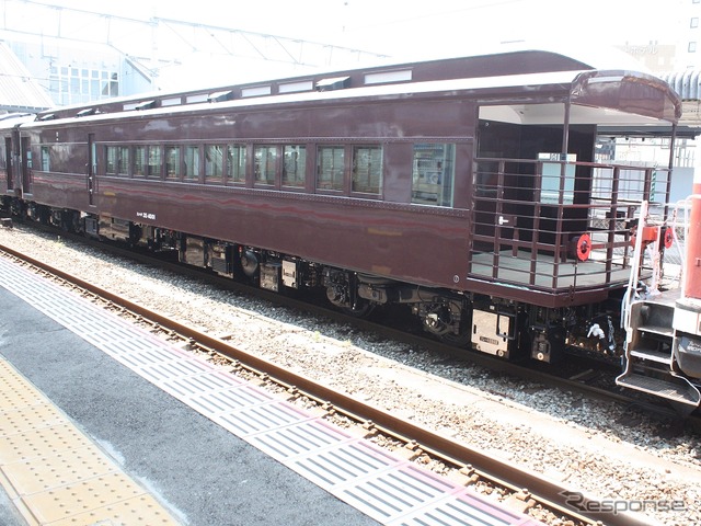 35系の編成両端には展望車が連結される。写真は津和野方の展望車。