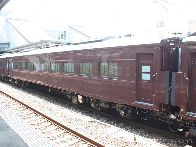 35系は戦前製の旧型客車をモチーフにデザインされた。