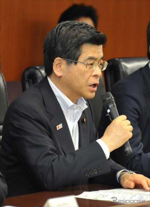 自動運転戦略本部の議論を「本日の議論を踏まえ自動運転の実現に向けた取り組みをより一層推進したい」と締め括った石井啓一国交相